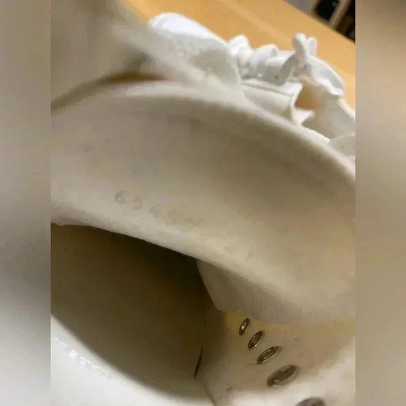 Alexander Mcqueen sneakers white, US size 8.5 M or 10 F - Picture 6 of 6